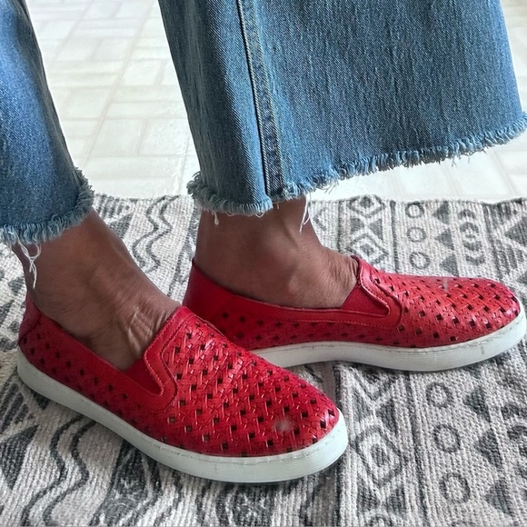 Red Mago Perforated Leather Slip On Walking Shoe Sneaker Size 8 - Picture 1 of 15